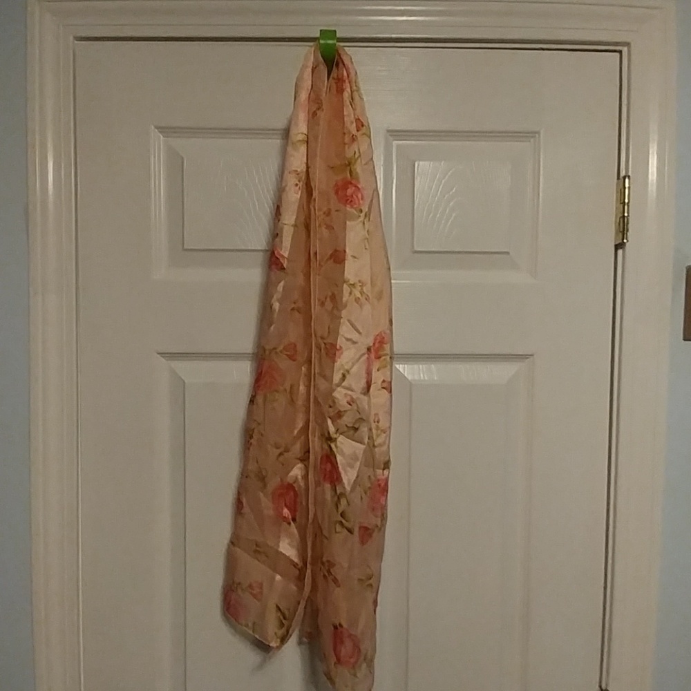 Eyeful pink scarf with roses